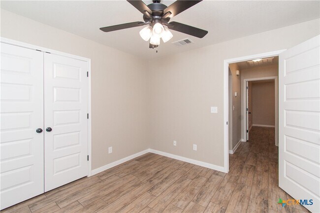 Building Photo - 2060 Stillwell St