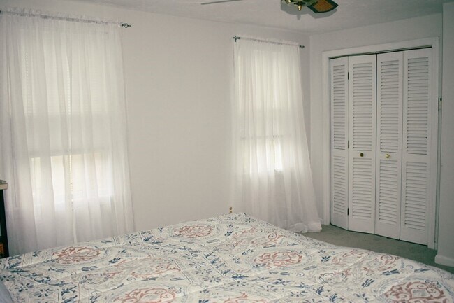 Building Photo - 848 Plain St