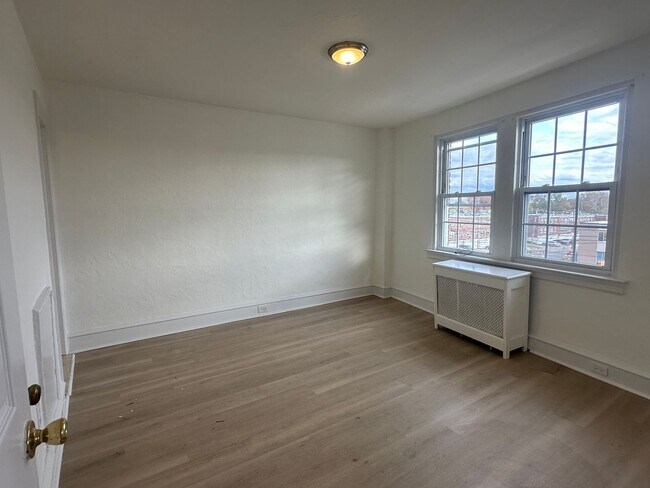 Building Photo - Bright 1 Bed Apartment- Upper Darby