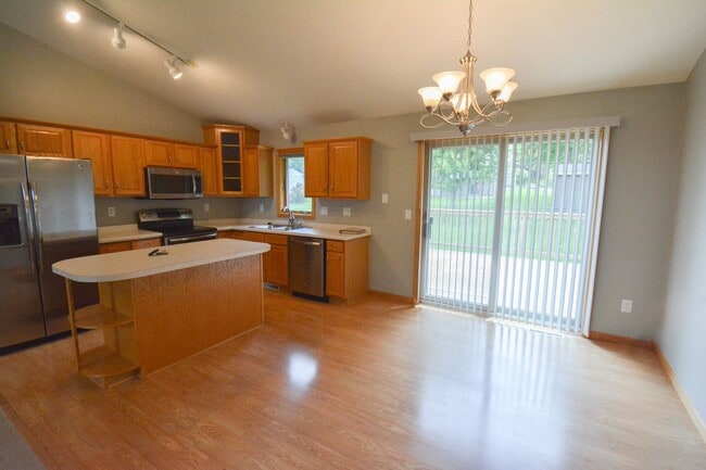 Building Photo - Bamber Ridge 4br home with fenced yard!