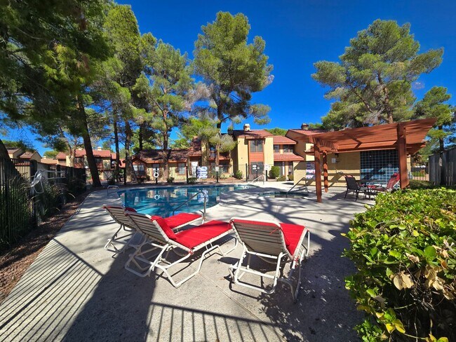 Building Photo - An Amazing Henderson 3 Bedroom Townhome!!