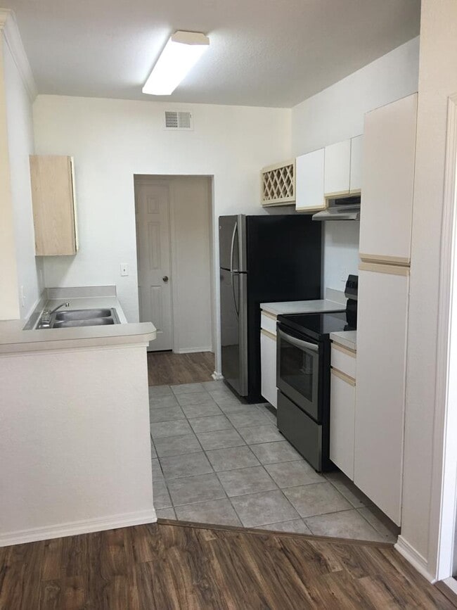 Building Photo - 2600 Robert Trent Jones Dr