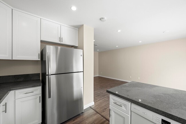 Building Photo - Spacious 4-Bedroom 2.5-Bathroom Townhome 50% Off 1st Month!