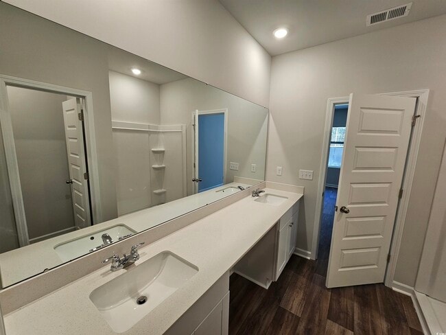 Building Photo - 805 Wapama St