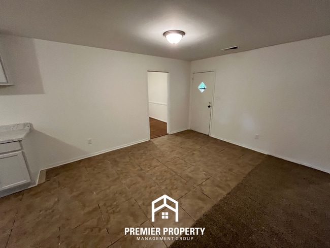 Building Photo - Spacious 3BR/2BA Home with Den & Living Room | Brick Fireplace & Large Yard