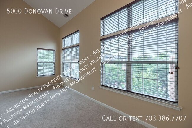 Building Photo - 5000 Donovan Dr