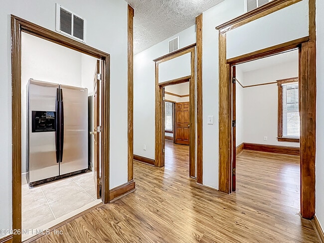 Building Photo - 138 E Duval St