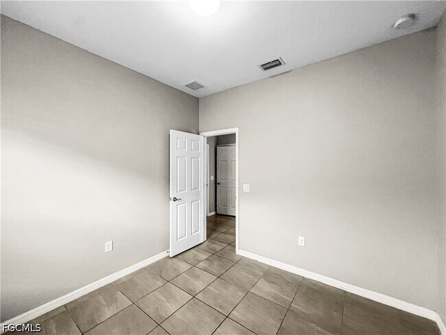Building Photo - 1322 Trafalgar Pkwy