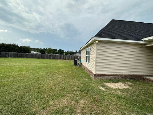 Building Photo - 789 Spence Dr