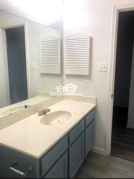 Building Photo - 6456 Kentwick Dr