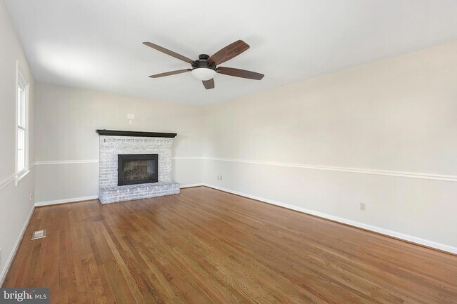 Building Photo - 7329 Fleetwood Ct