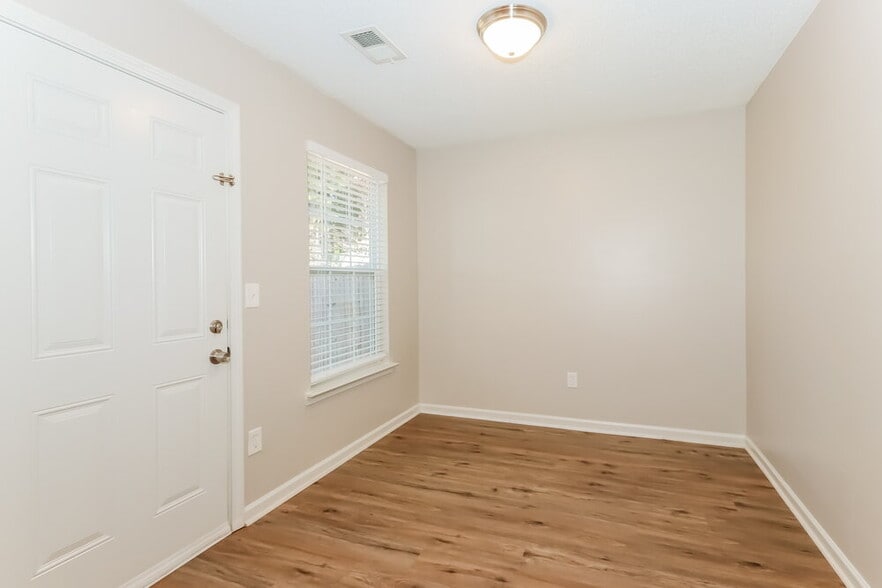 Building Photo - 641 Stadler Pointe