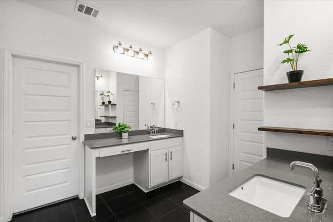 Building Photo - 405 Arrowhead Vine St