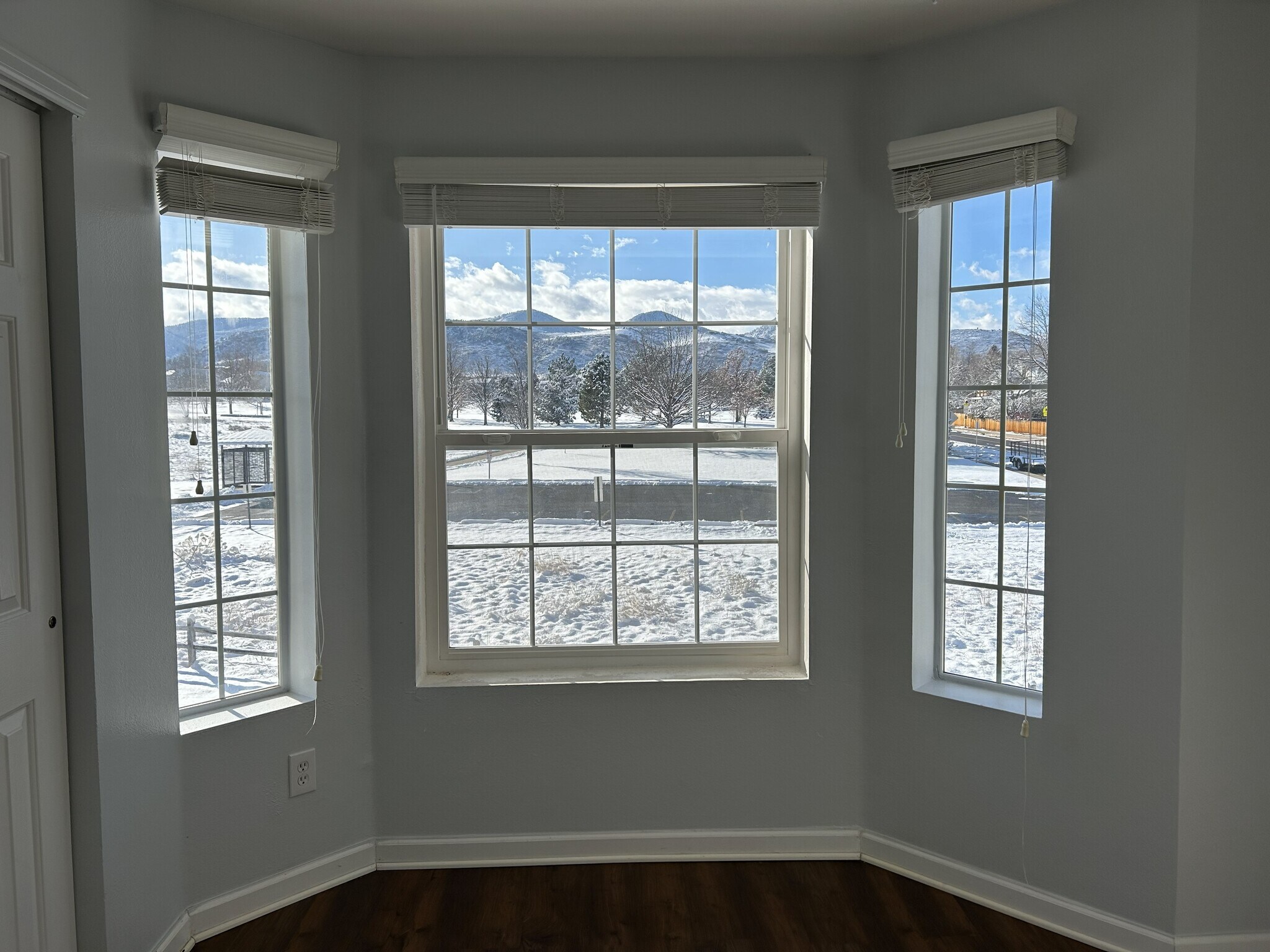 Building Photo - 12304 W Cross Dr