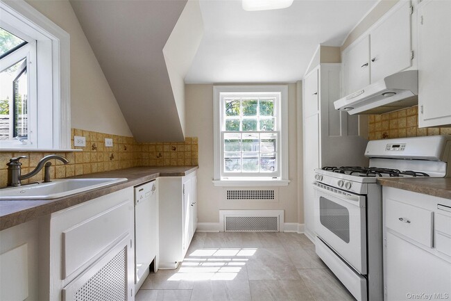 Building Photo - 47 Brookfield Pl