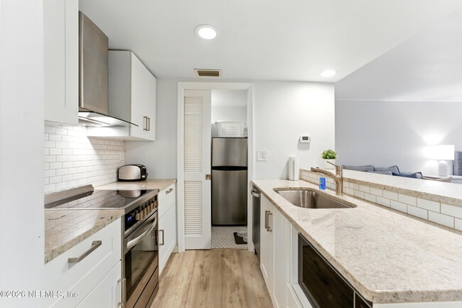 Building Photo - 658 Summer Pl