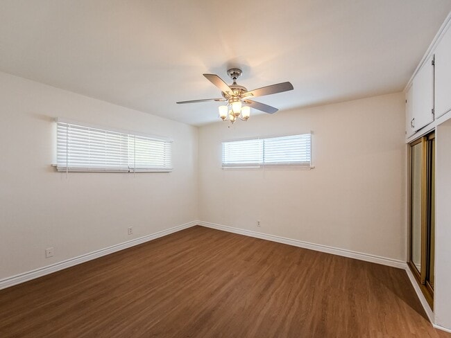 Building Photo - Charming 2-Bedroom Retreat in La Crescenta – Available Now!