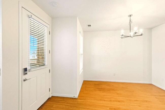 Building Photo - Bright and Airy 2 Bed 2.5 Bath Townhome in Cherry Creek Schools!