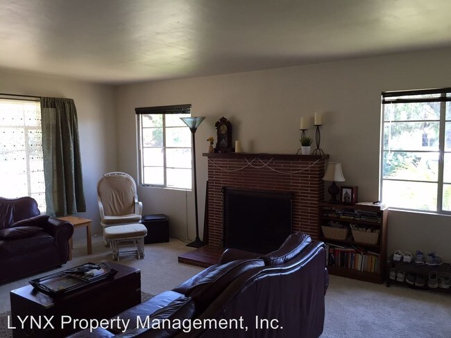 Building Photo - 2 br, 1.5 bath Apartment - 3072 Calle Fresno