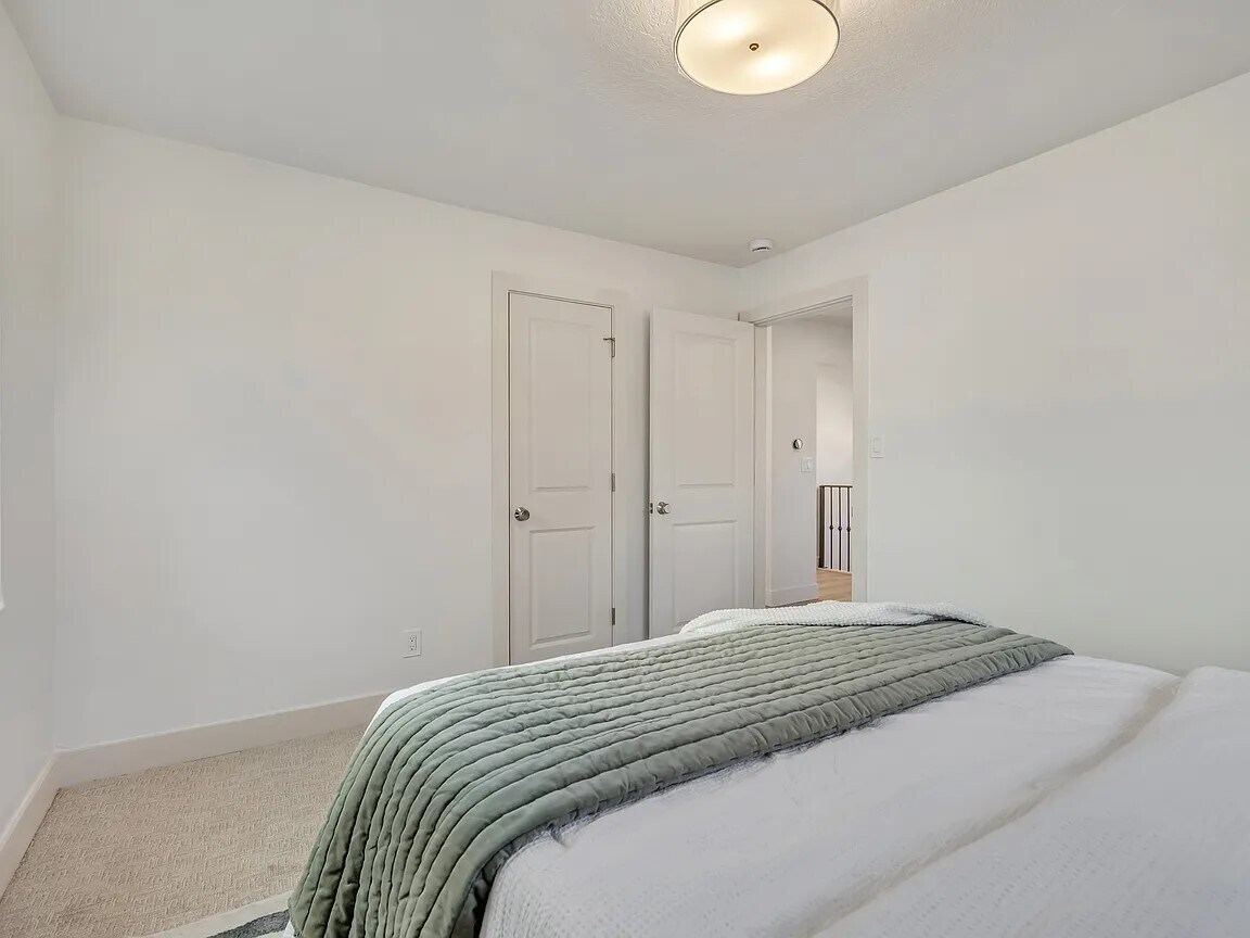 Building Photo - 2590 E 2100 S