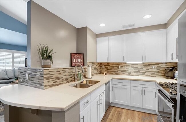 Building Photo - 1138 De Leon Dr