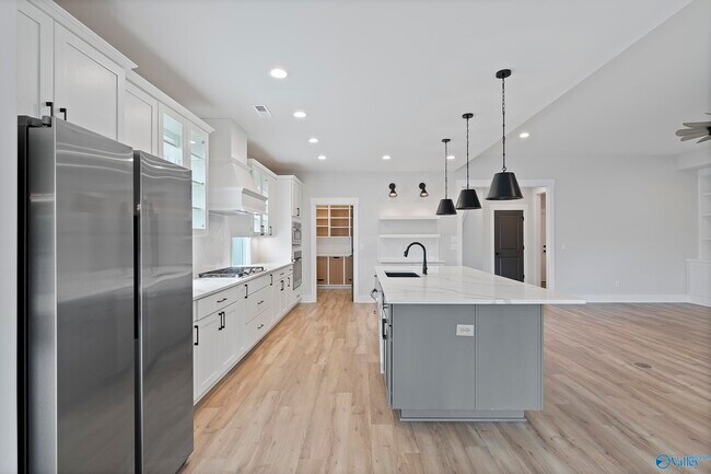 Building Photo - 6605 Waxwood Dr