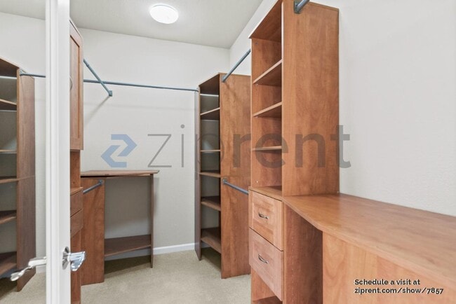 Building Photo - Unit