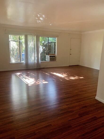 Building Photo - 1850 N La Brea Ave