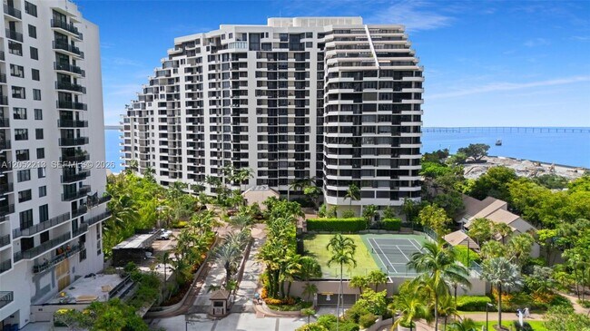 Building Photo - 520 Brickell Key Dr