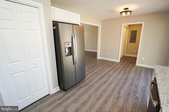 Building Photo - 621 Cedar St