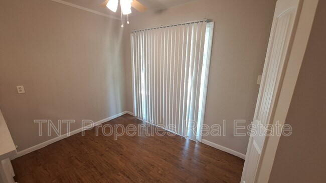 Building Photo - 1618 Willow Dr