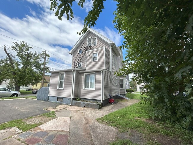 Building Photo - 214 Blohm St