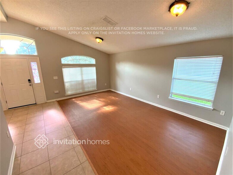 Building Photo - 909 N Lilac Loop