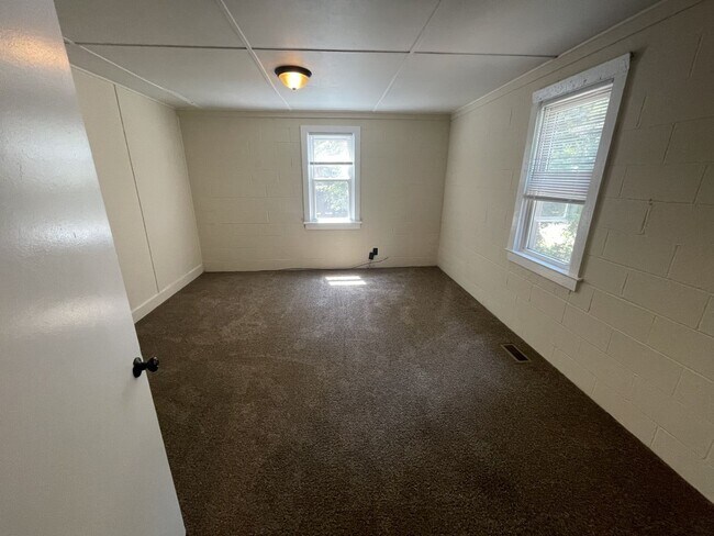 Building Photo - 1 Bedroom 1 Bathroom