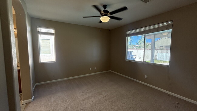 Building Photo - 3 BED, 2 bath, Single Story