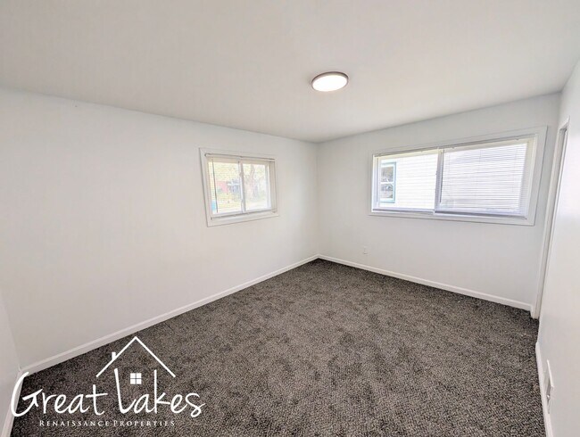 Building Photo - Charming 2 Bedroom 1 Bathroom now availabl...