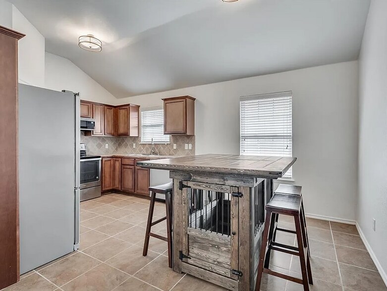 Building Photo - 2221 NW 199th St