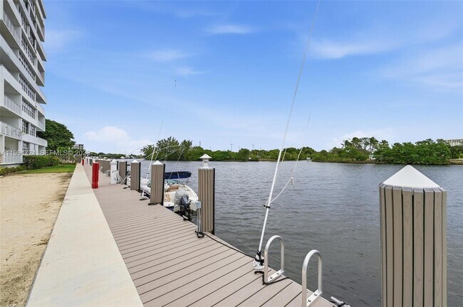 Building Photo - 1170 N Federal Hwy