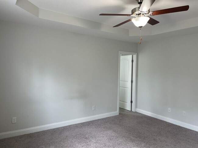Building Photo - Like new home on cul-de-sac lot with 3 bedrooms, loft and 2.5 bathrooms!