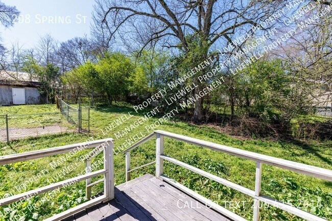 Building Photo - 208 Spring St