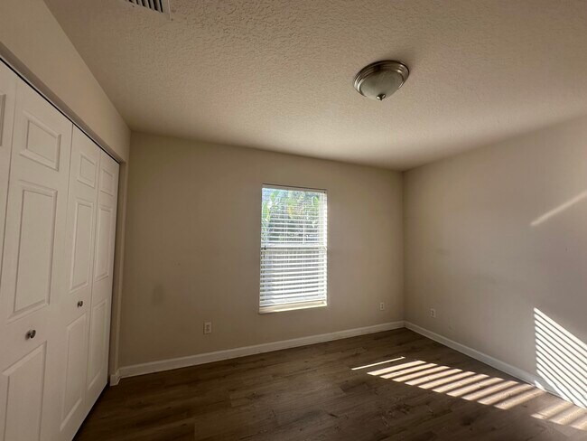 Building Photo - 6007 Bamboo Dr
