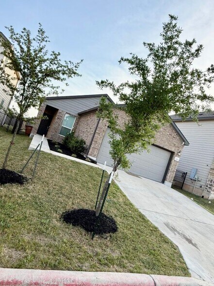 Building Photo - 7203 Summer Tanager Dr