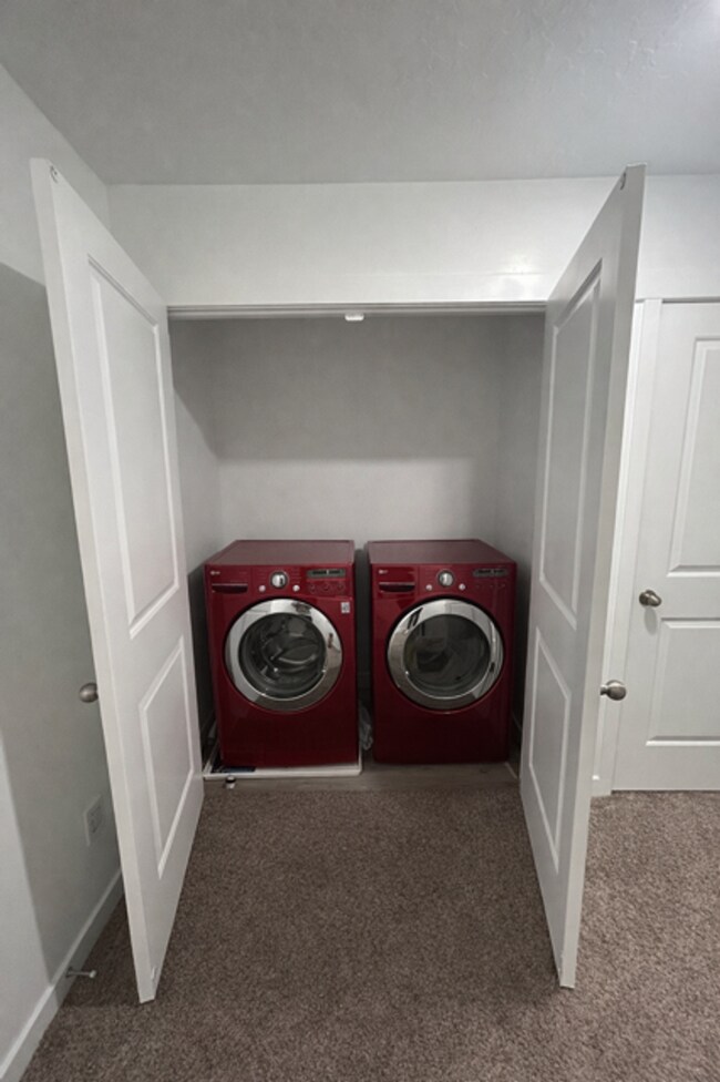 Building Photo - Gorgeous Townhome!!!