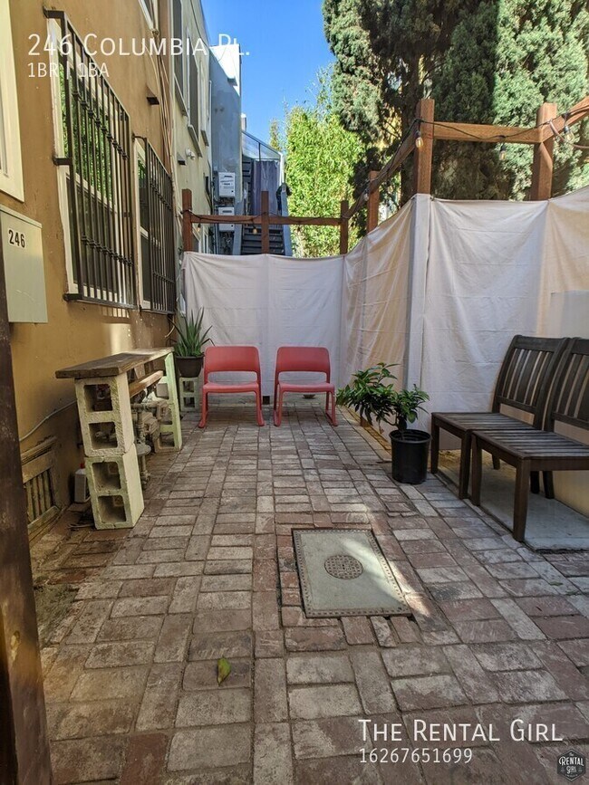 Building Photo - 246 Columbia Pl