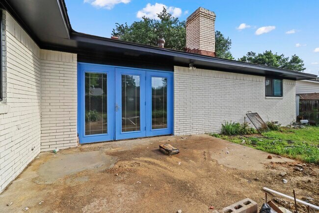 Building Photo - 2404 Kentfield Ln
