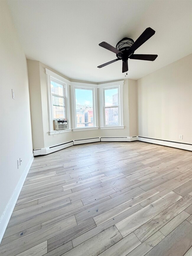 Building Photo - 6013 Buchanan Pl