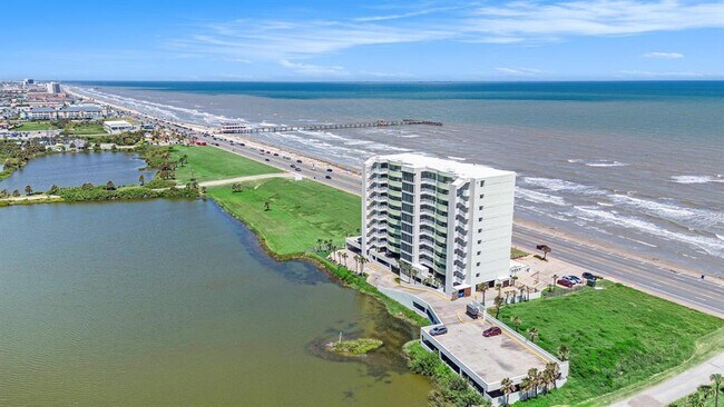 Building Photo - 9420 Seawall Blvd