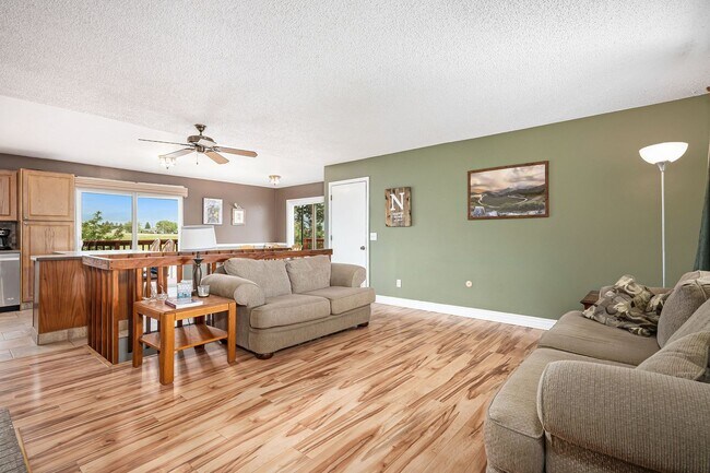 Building Photo - Beautiful Home on 3.5 Acres in Parker