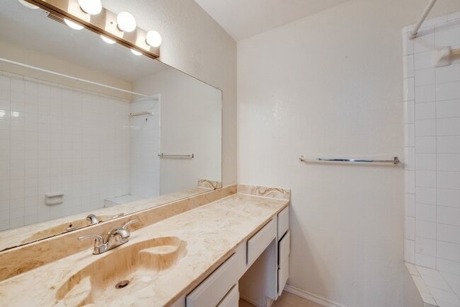 Building Photo - 336 Melrose Dr