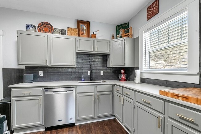 Building Photo - 244 S Volutsia Ave